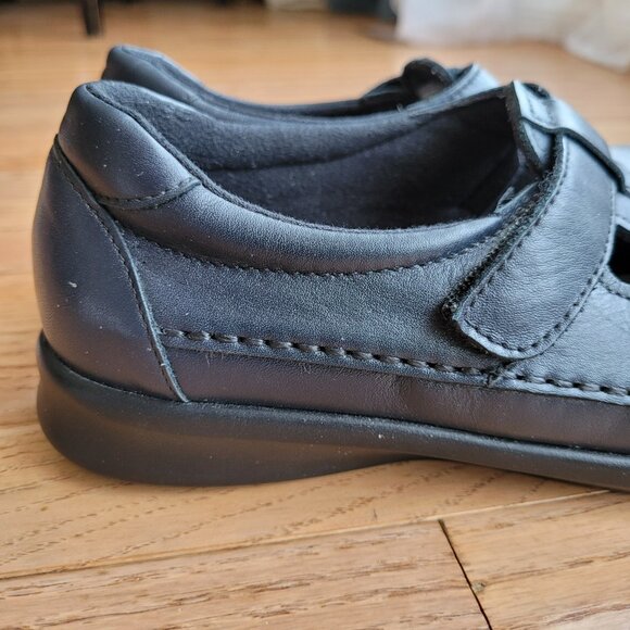 SAS Navy Blue Leather Flats - Picture 2 of 14